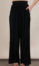 Ronan Black Solid Wide Leg Pleated Pants
