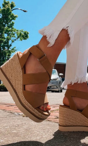 Evy Tan Twin Detailed Wedges