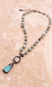 Pica Jade Stone Crystal Pendant Beaded Short Necklace