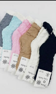 Philip Two Tone Solid Cable Pattern Cozy Socks