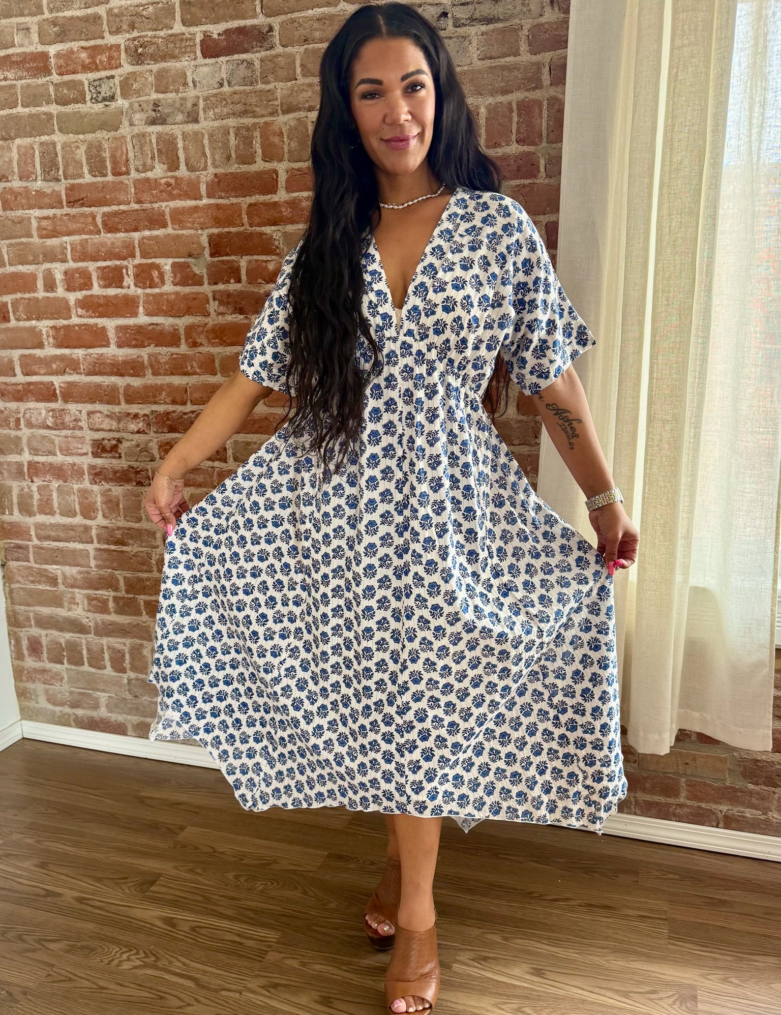Ute Printed V-Neck Kimono Sleeve Midi Dress with Lurex Detail